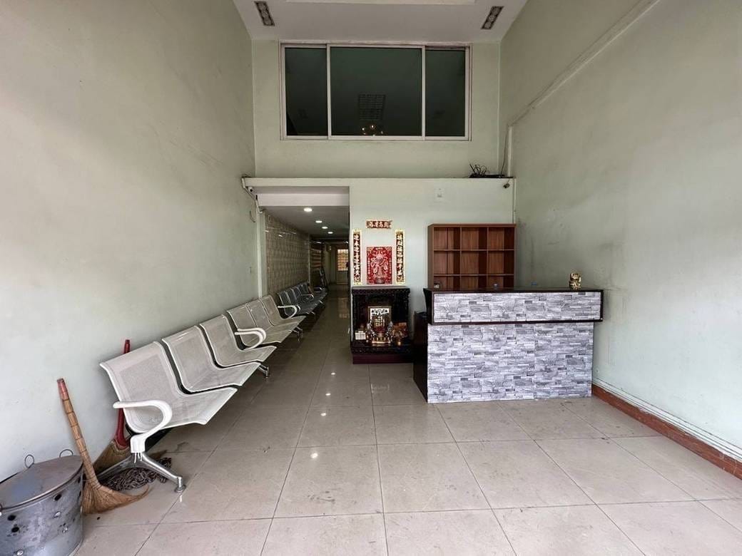 Shophouse For Sale & Rent with 1 Parking Space