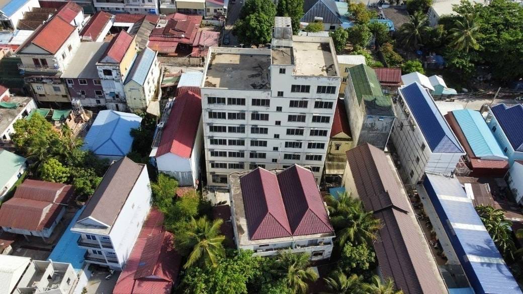 1,050 sqm Land Size Building For Sale