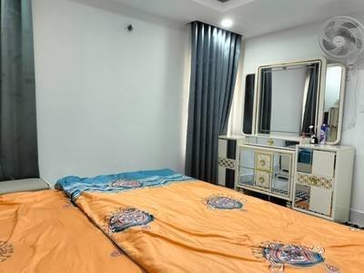 带1个停车位的House and lot出租