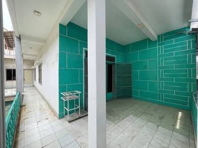 带2个停车位的House and lot出售