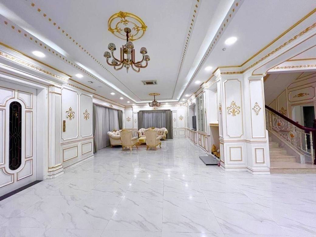 Chbar Ampov别墅出售，价格$990,000