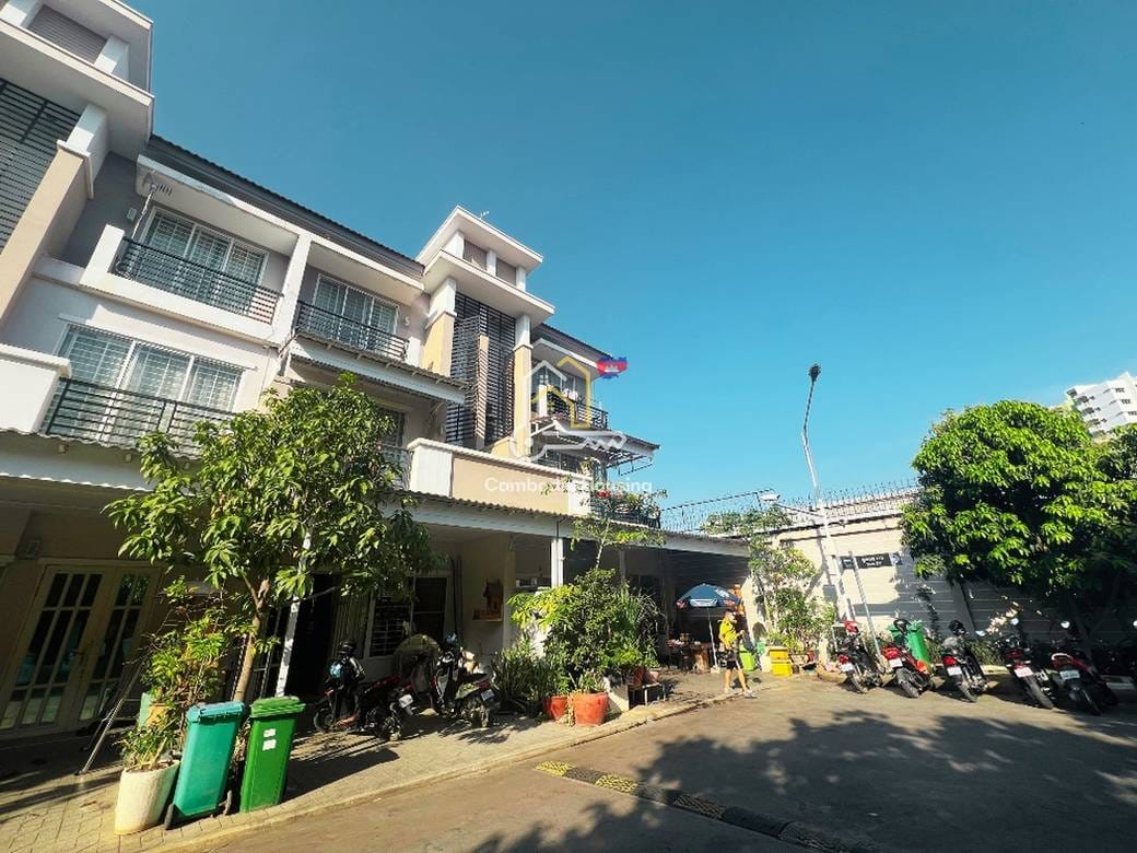 Link House For Sale in Phnom Penh Thmey, Sen Sok, Phnom Penh