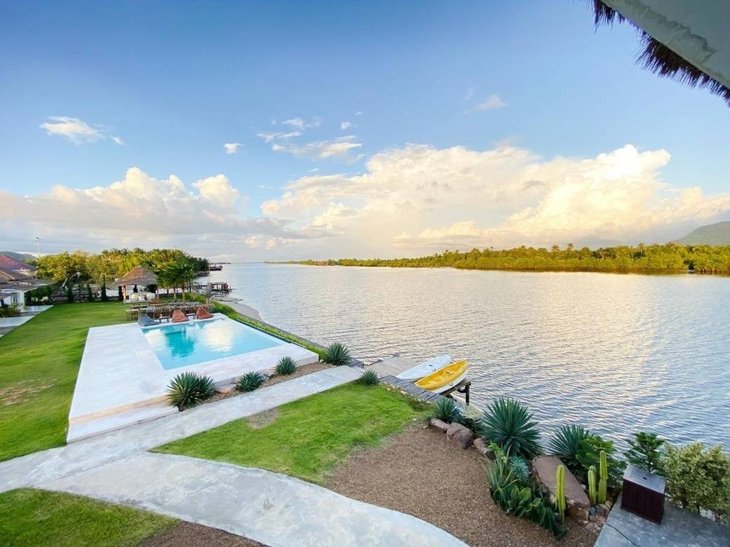 $1,500,000 Resort