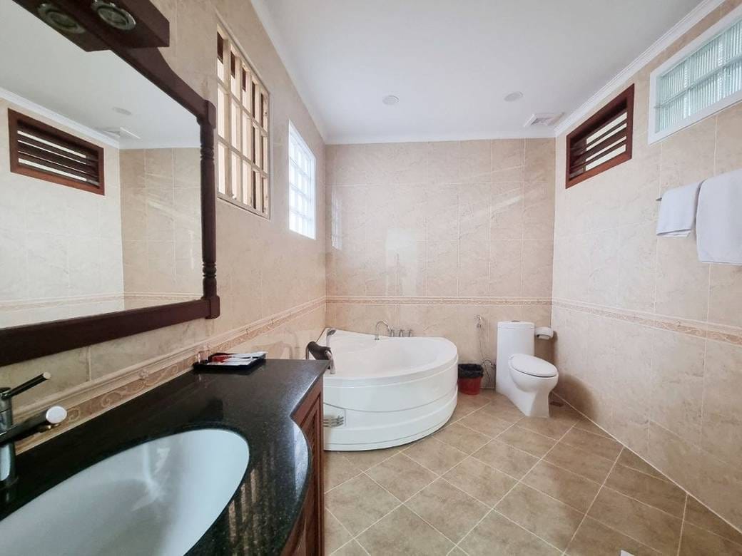 190 sqm Living Size Apartment For Rent in Boeng Keng Kang