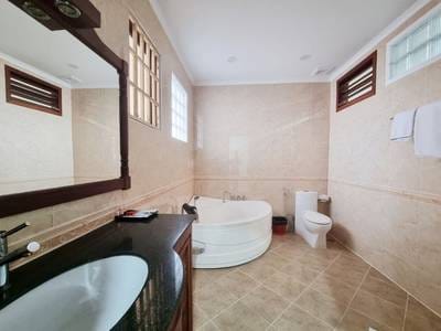 190 sqm Living Size Apartment For Rent in Boeng Keng Kang