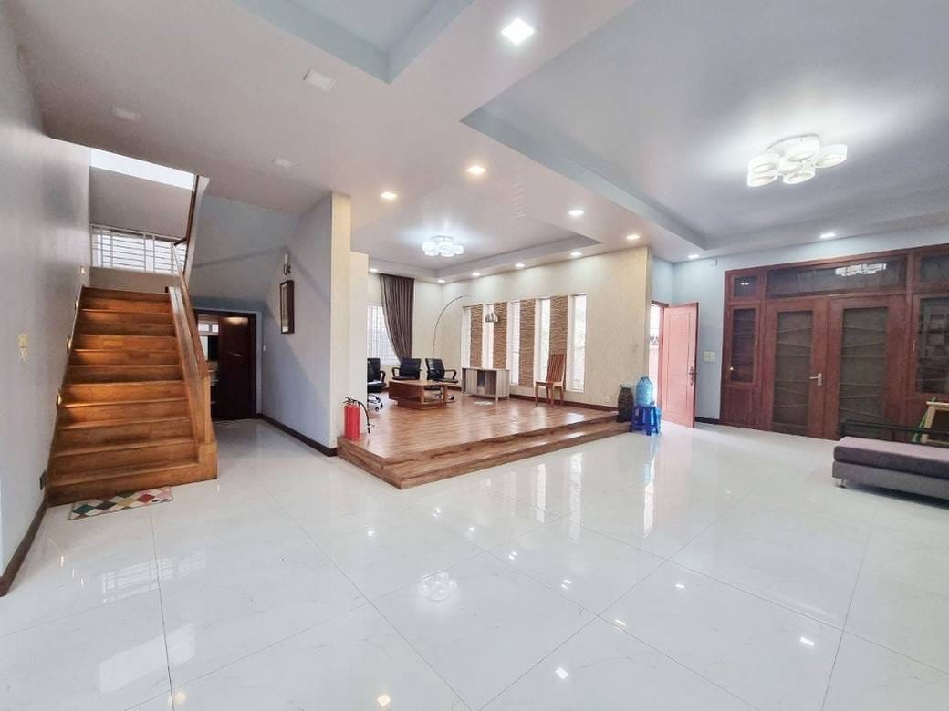 262 sqm Living Size Vila Na prodej in Chamkarmon