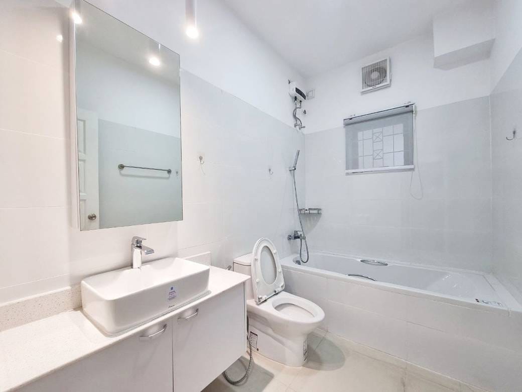 Apartment For Rent with 1 Parking Space
