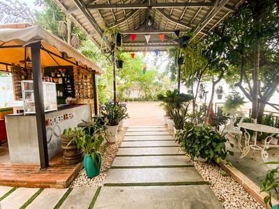 Sala Kamraeuk Sala Kamraeuk에 있는 호텔 For Sale & Rent