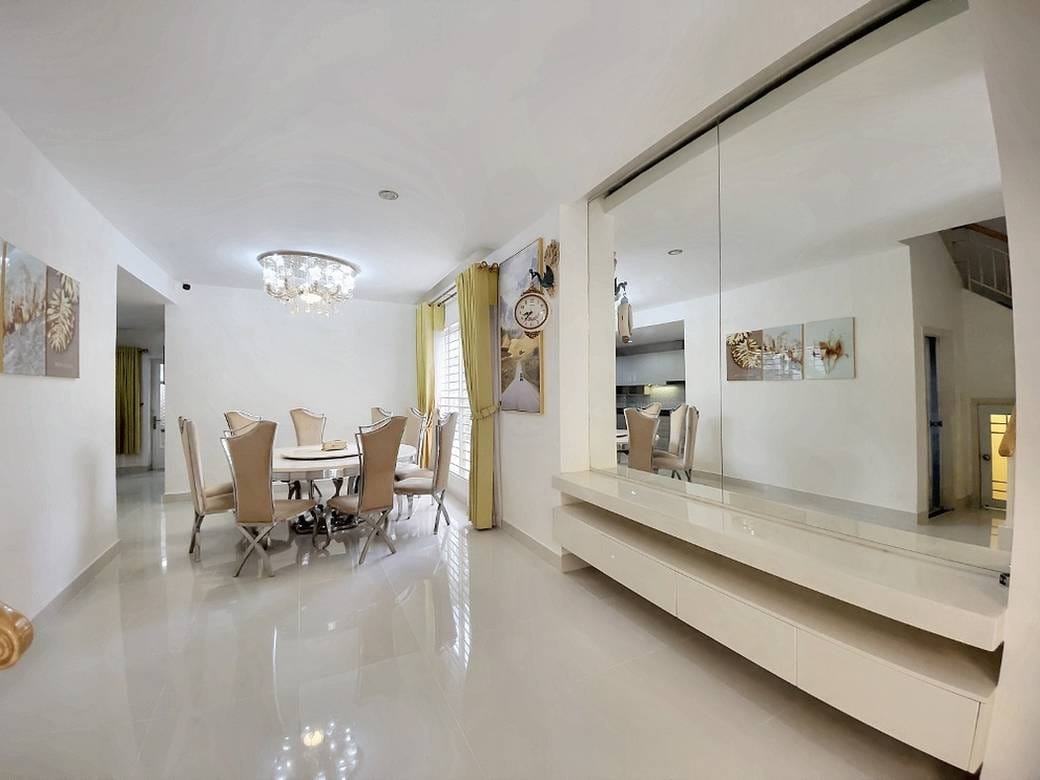 Chbar Ampov双子别墅出售，价格$300,000