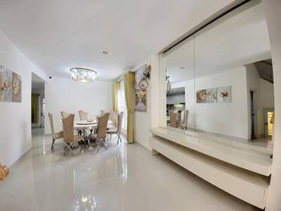 Chbar Ampov双子别墅出售，价格$300,000