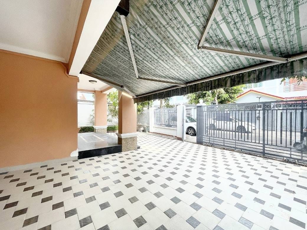 300 sqm Land Size Villa For Rent