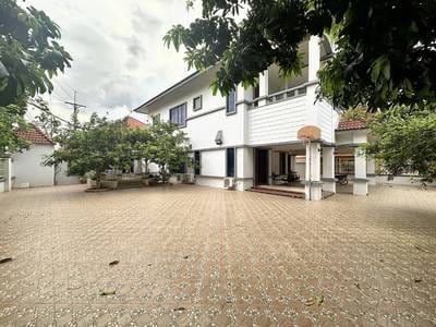 $2,400 Vila