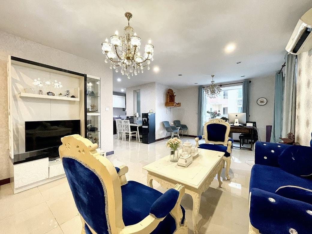 Zařízeno Condo For Sale & Rent