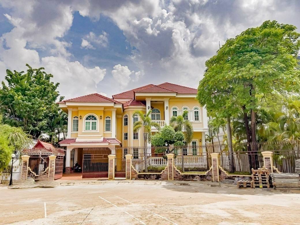 $1,600,000 Villa