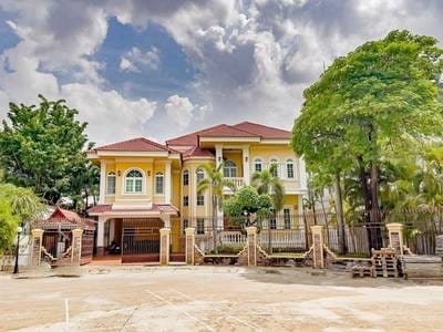 $1,600,000 Villa