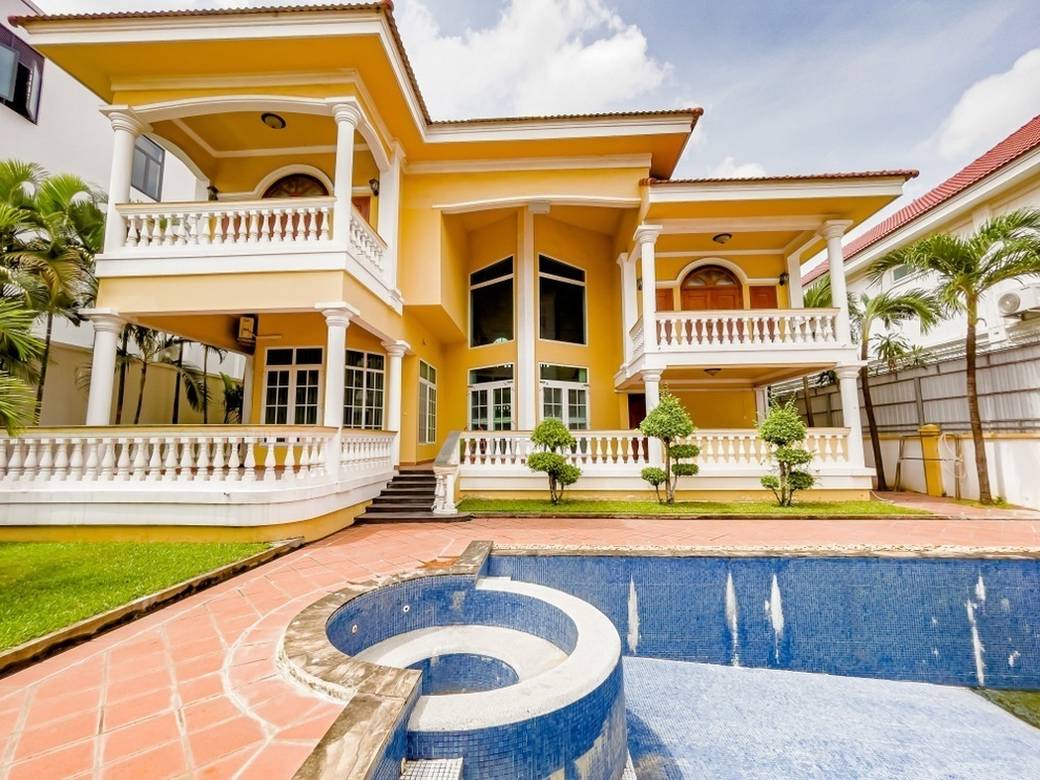777 sqm Land Size Villa For Sale & Rent