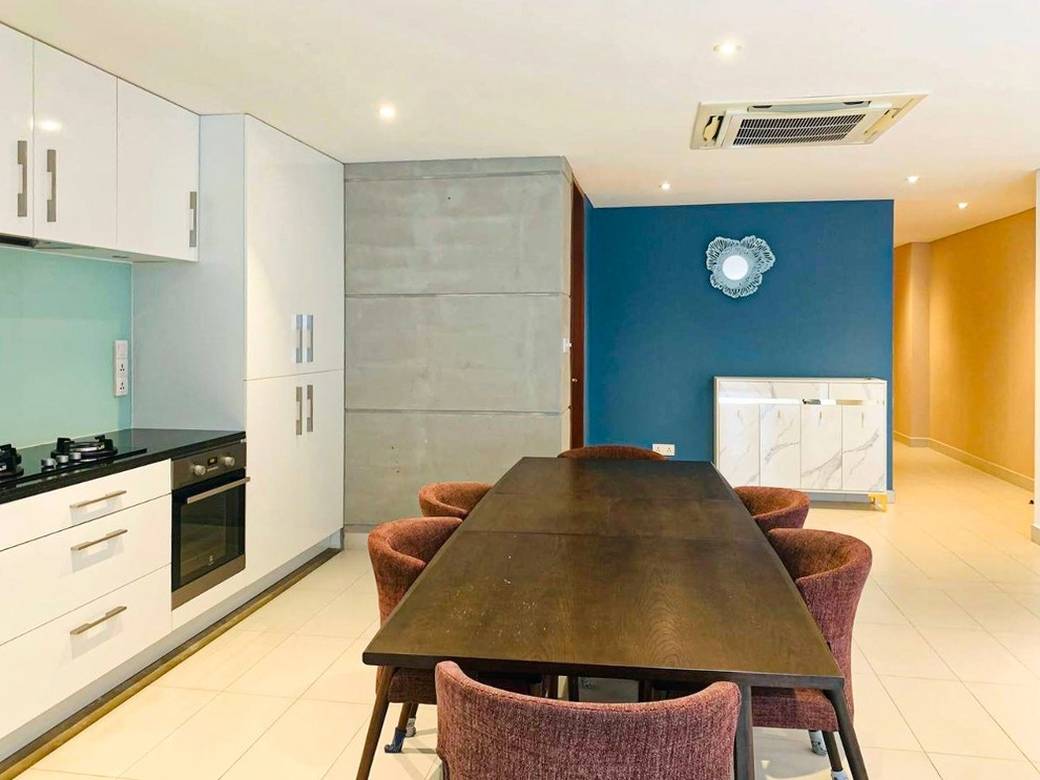 2 Bedrooms Apartmán se službami K pronájmu for $2,000