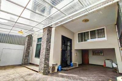 $2,500 Vila