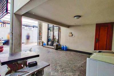 300 sqm Land Size Vila K pronájmu