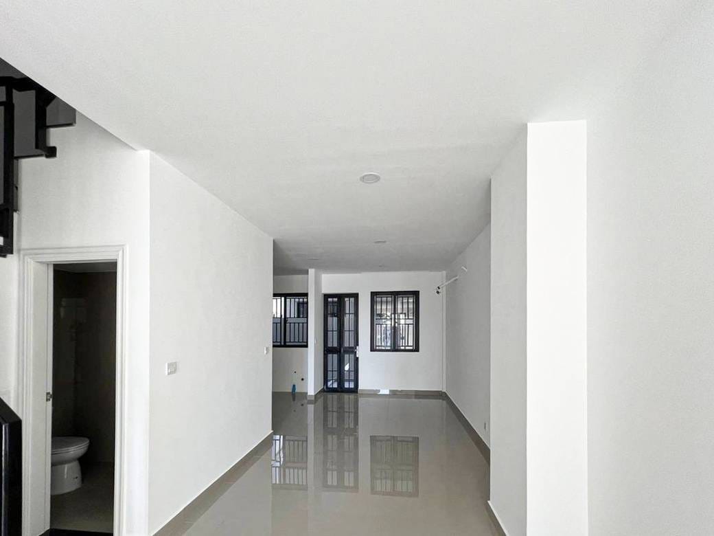 Villa For Sale in Chroy Changvar $175,000