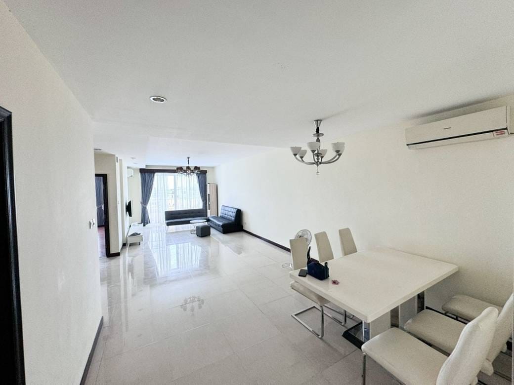 Zařízeno Condo K pronájmu