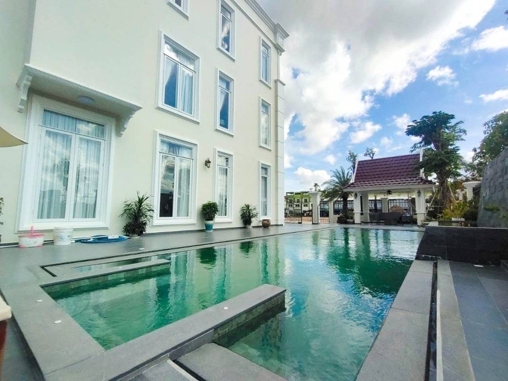 $1,500,000 Vila