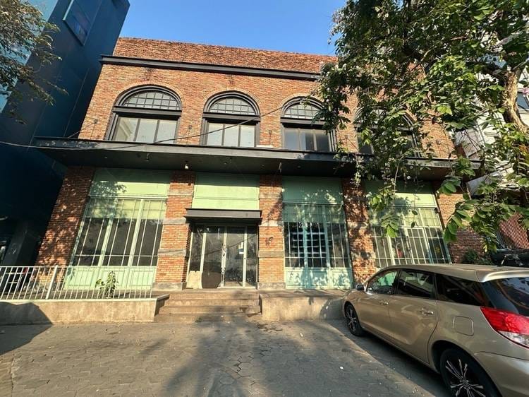 CommercialShophouse សំរាប់ជួល នៅ Boeng Reang, Daun Penh, Phnom Penh
