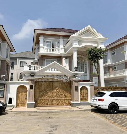 Borey Peng Huoth: The Star Platinum Euro Ville | Villa 4 chambres À louer