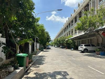 154平方米土地面积的双子别墅出售