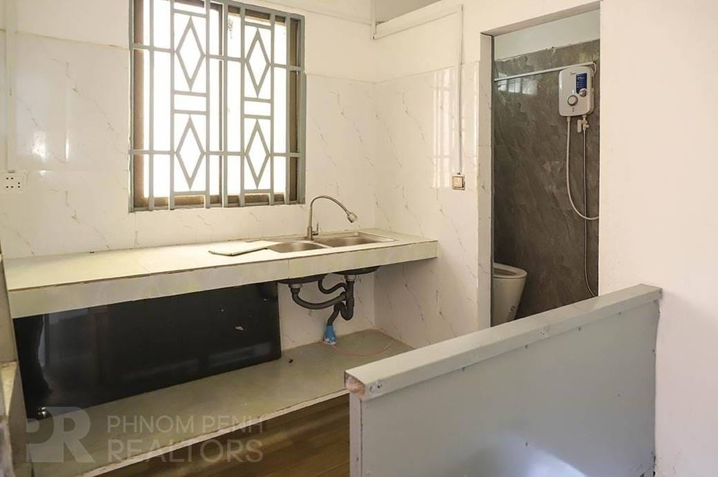 $250 Flat House