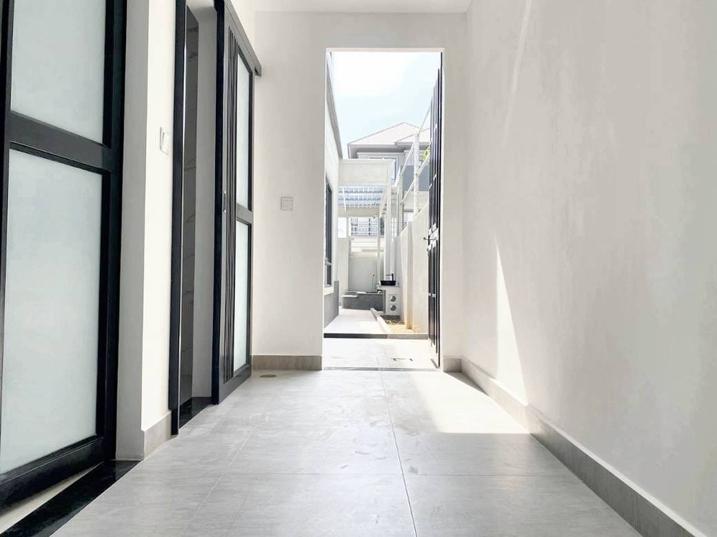 $1,100,000 Villa