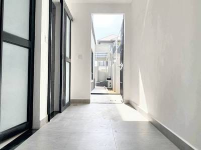 $1,100,000 Villa