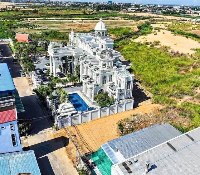 6,300 sqm Land Size Vila For Sale & Rent