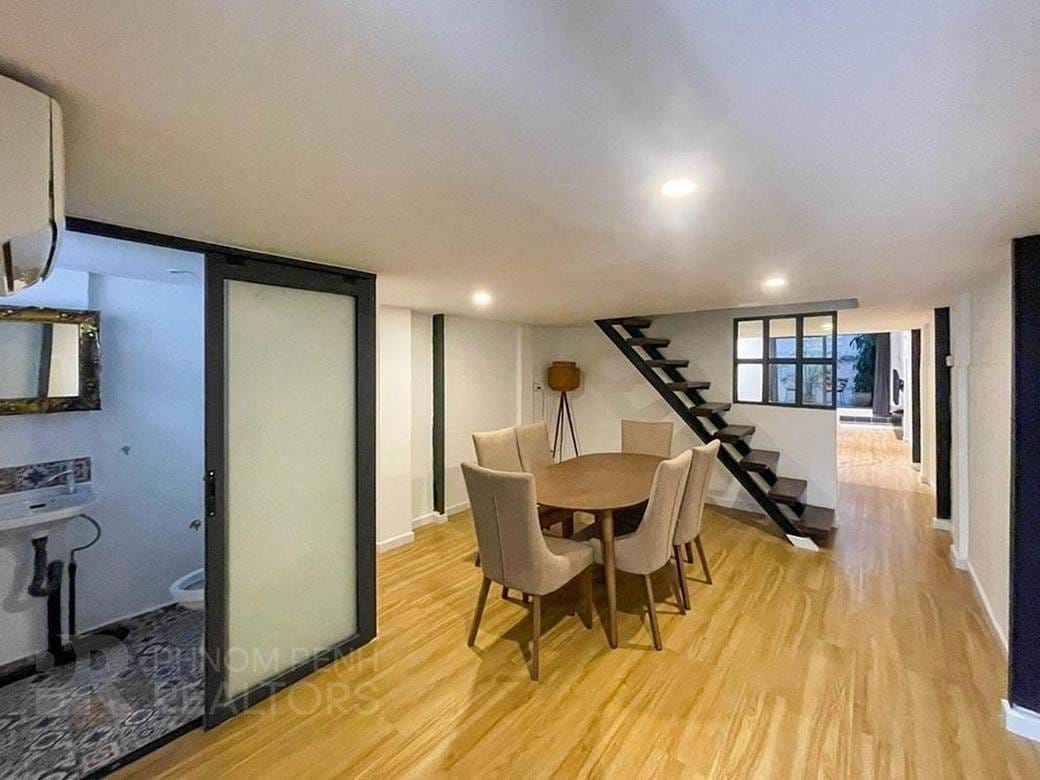 90 sqm Land Size Flat House K pronájmu