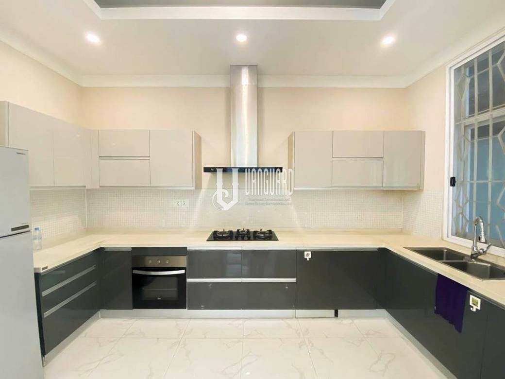 $4,500 Vila