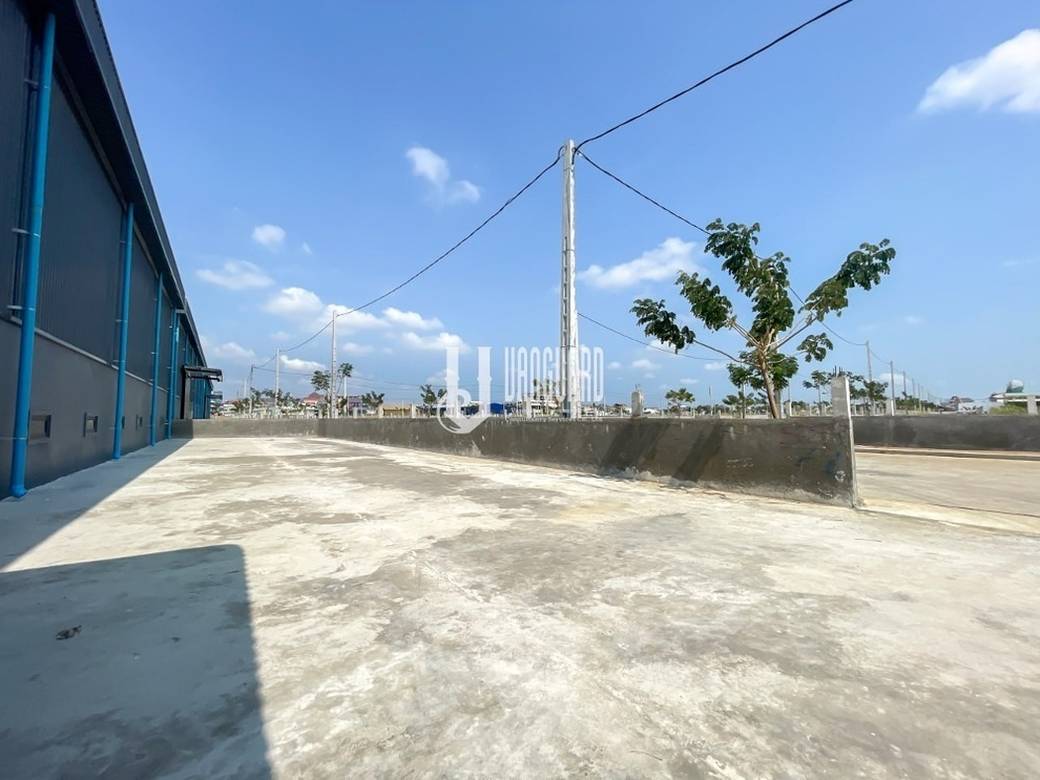Entrepôt À louer de 960 m² habitables à Chbar Ampov