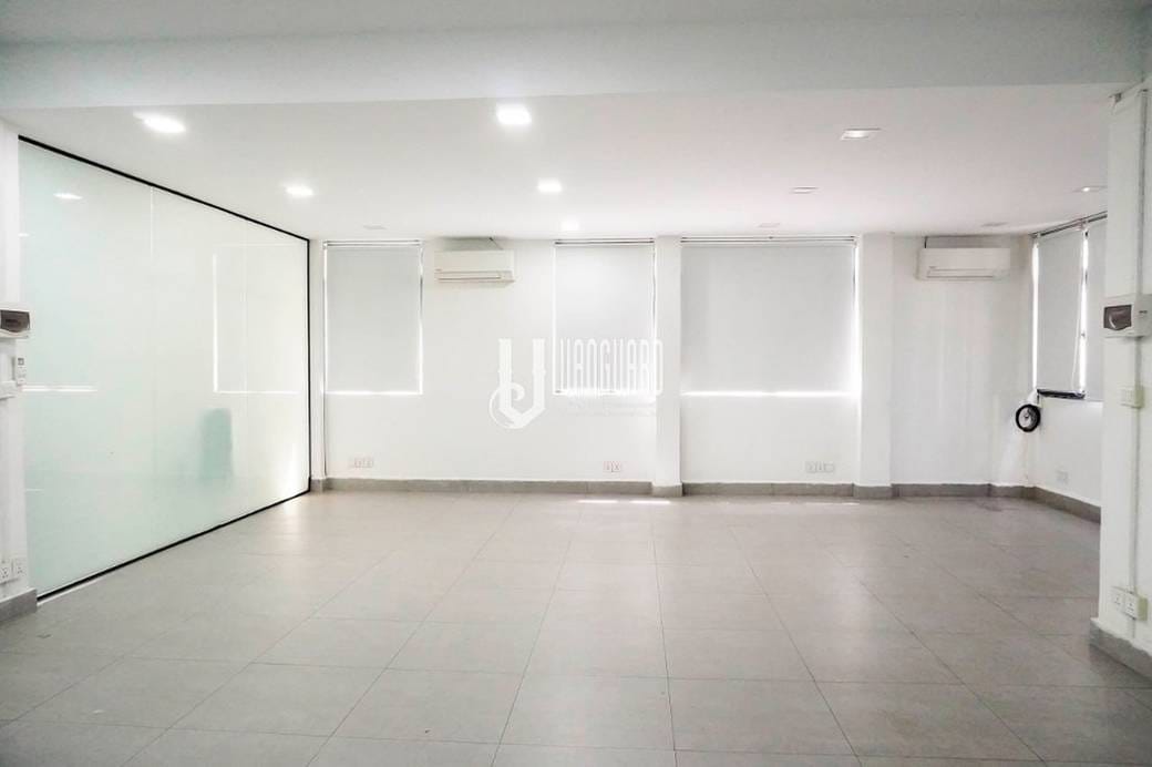 70 sqm Living Size Kanceláře K pronájmu in Daun Penh