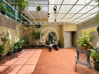 $2,500 Vila