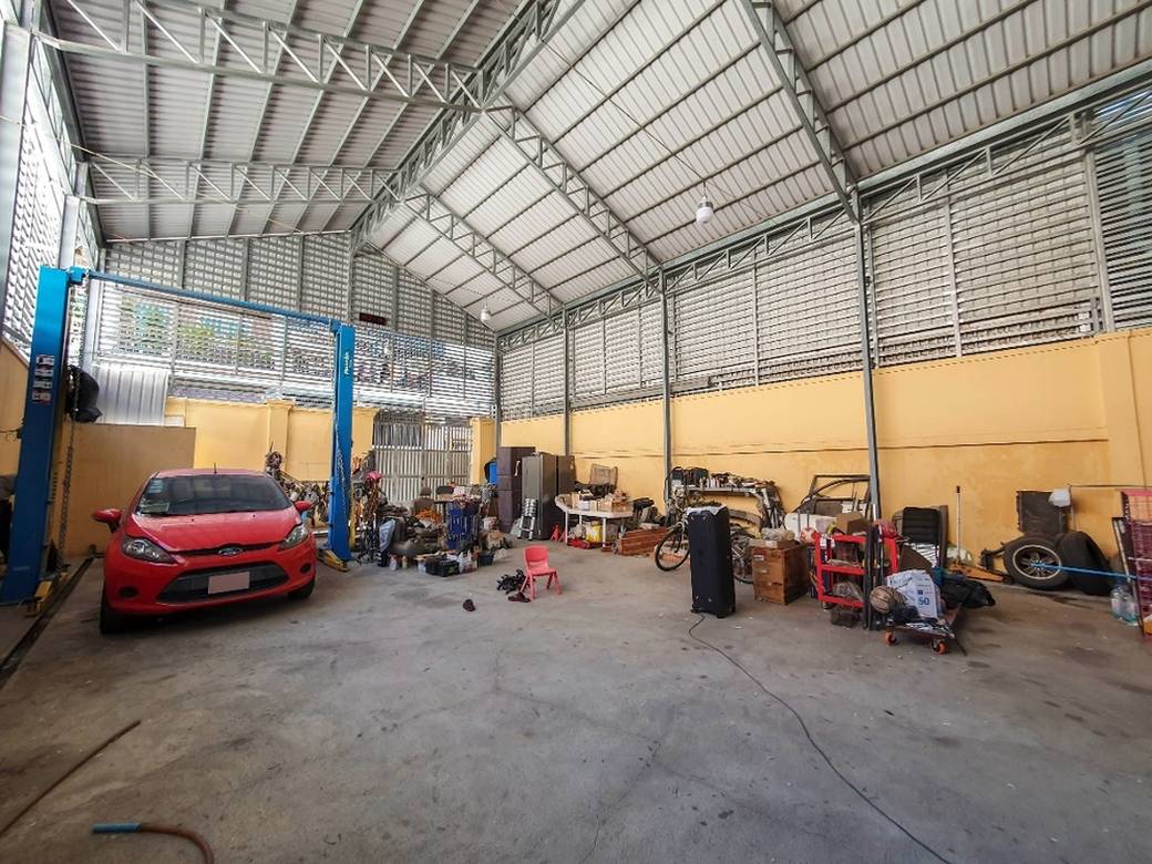 300 sqm Living Size Sklad K pronájmu in Toul Kork