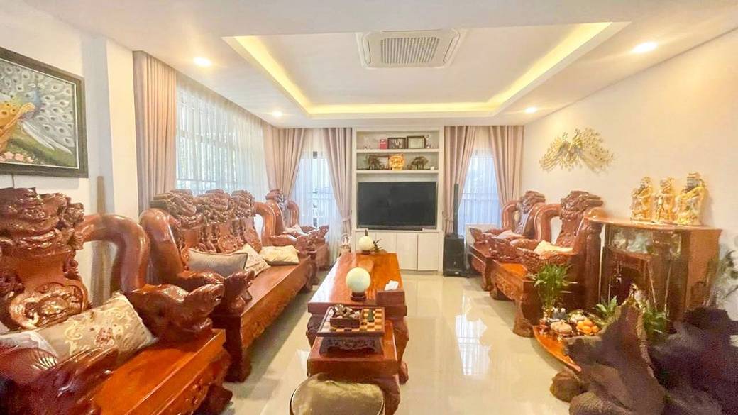 $2,000 Villa