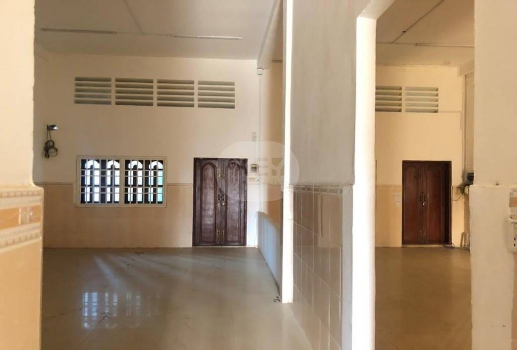185.25 sqm Land Size Shophouse K pronájmu