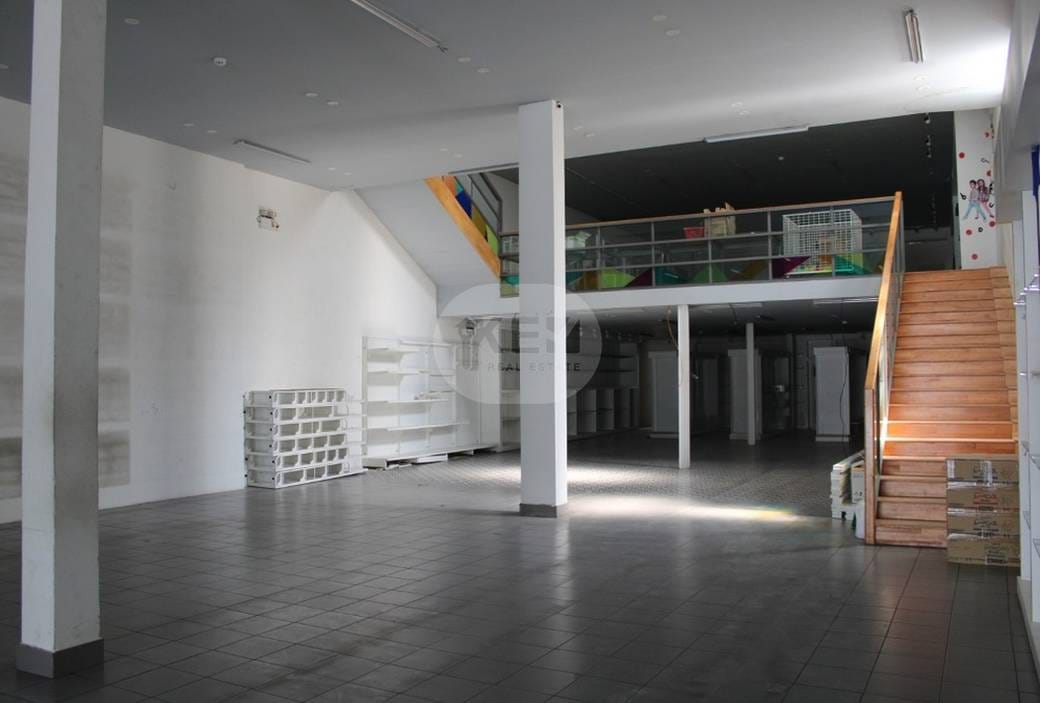 Bâtiment À louer à Chbar Ampov $3,900