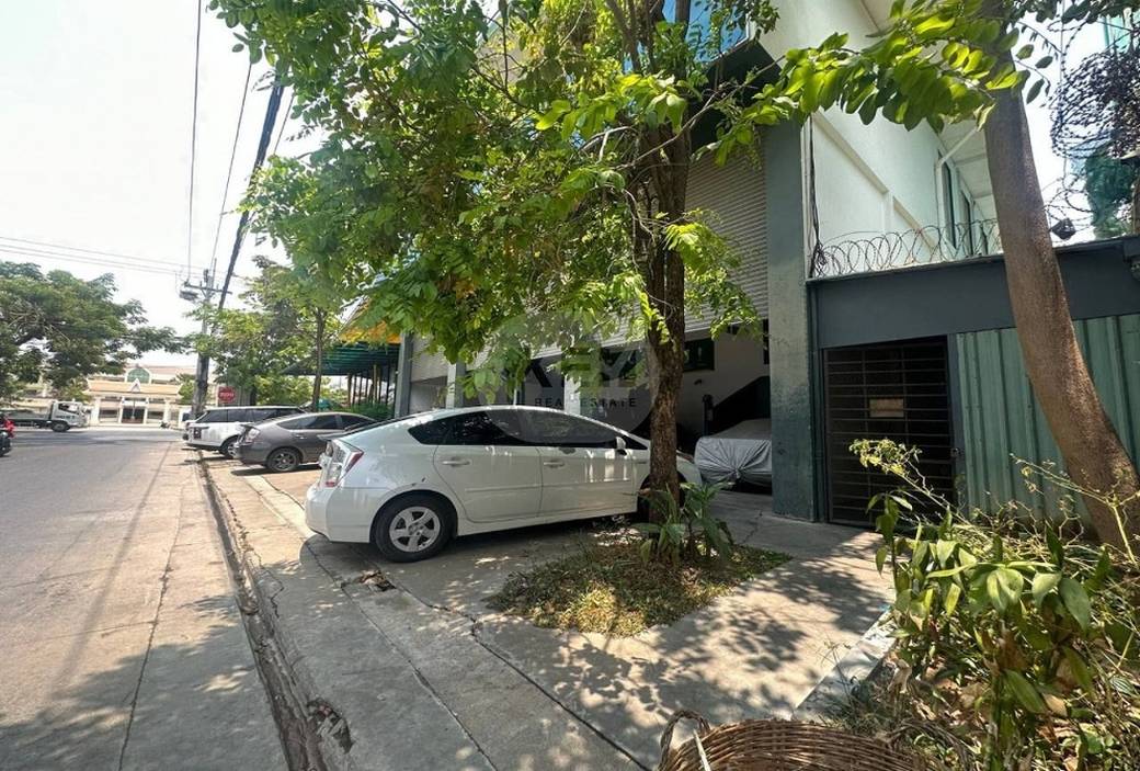 $2,500 Shophouse