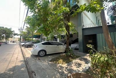 $2,500 Shophouse