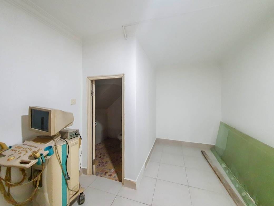 CommercialShophouse K pronájmu in 7 Makara $1,500