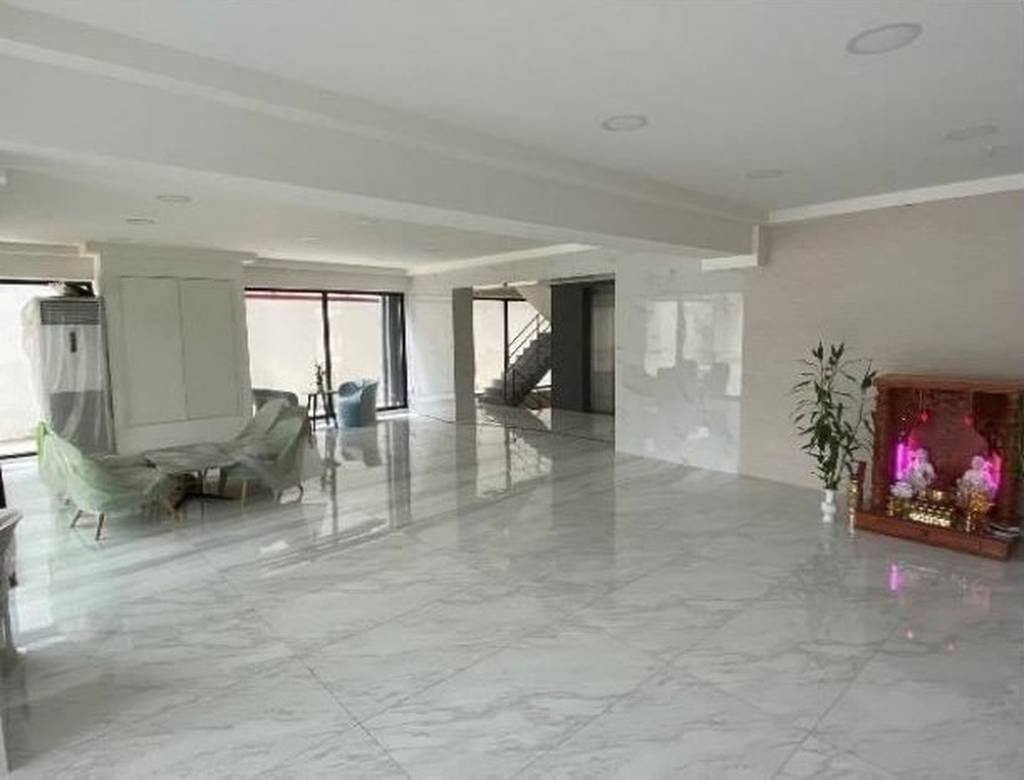 Furnished Building For Rent