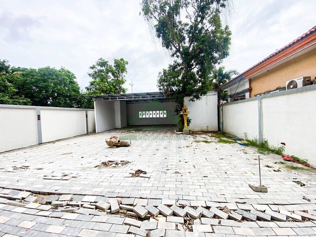 Bâtiment For Sale & Rent de 487 m² de terrain