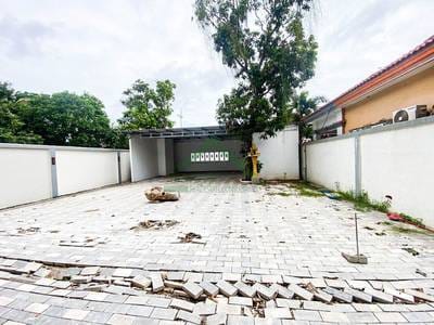 Bâtiment For Sale & Rent de 487 m² de terrain