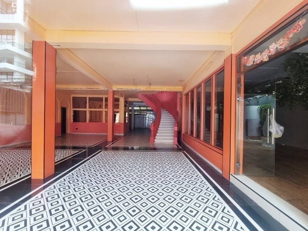 $4,000 Villa