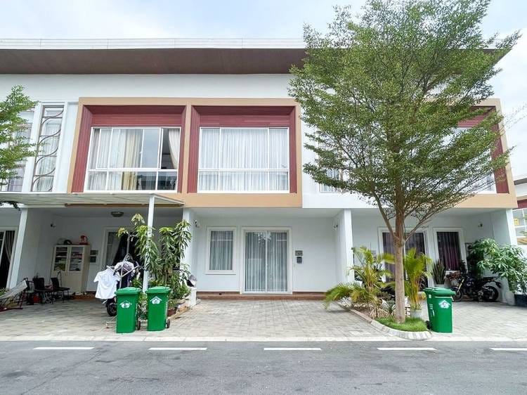Villa For Rent in Preaek Lieb, Chroy Changvar, Phnom Penh